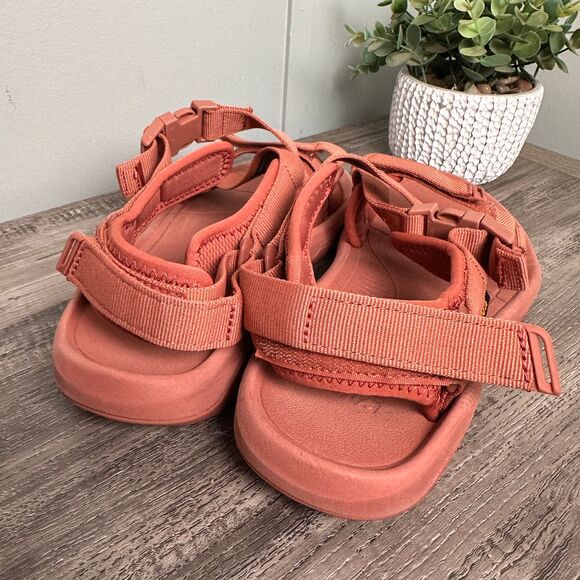 Teva Hurricane Verge Womens size 10 Sandals Salmon Pink EUC #1121535 - Picture 4 of 9